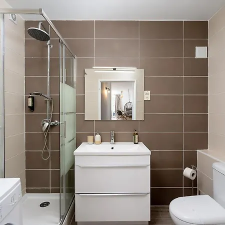 Charming W/ Pool&balcony In By Lovelystay *