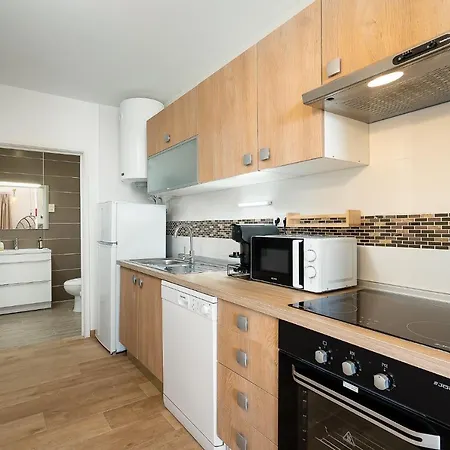 Charming W/ Pool&balcony In By Lovelystay *