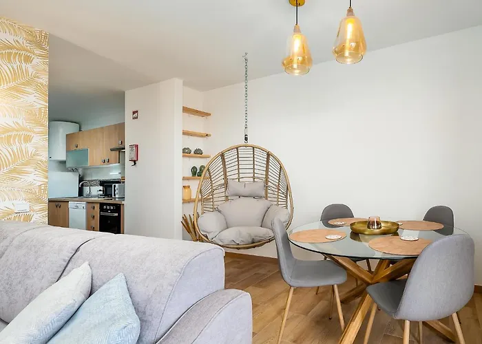 Charming W/ Pool & Balcony In By Lovelystay Lägenhet Portimão