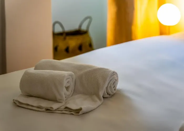 Charming W/ Pool & Balcony In By Lovelystay Lägenhet *