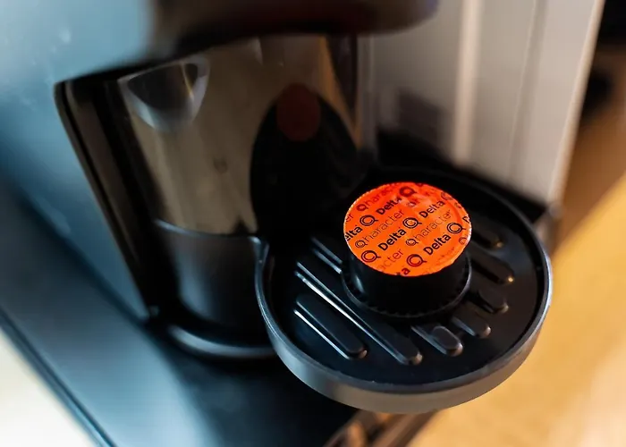 Lägenhet Charming W/ Pool & Balcony In By Lovelystay