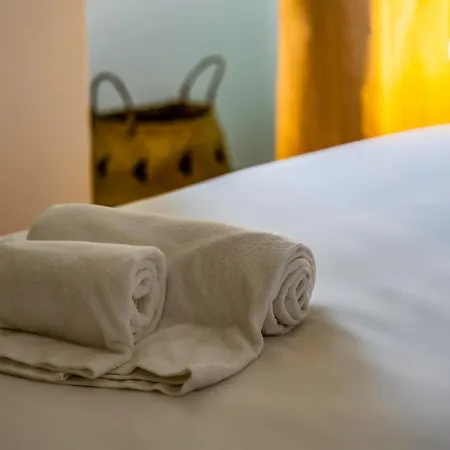 Charming W/ Pool & Balcony In By Lovelystay Apartment *